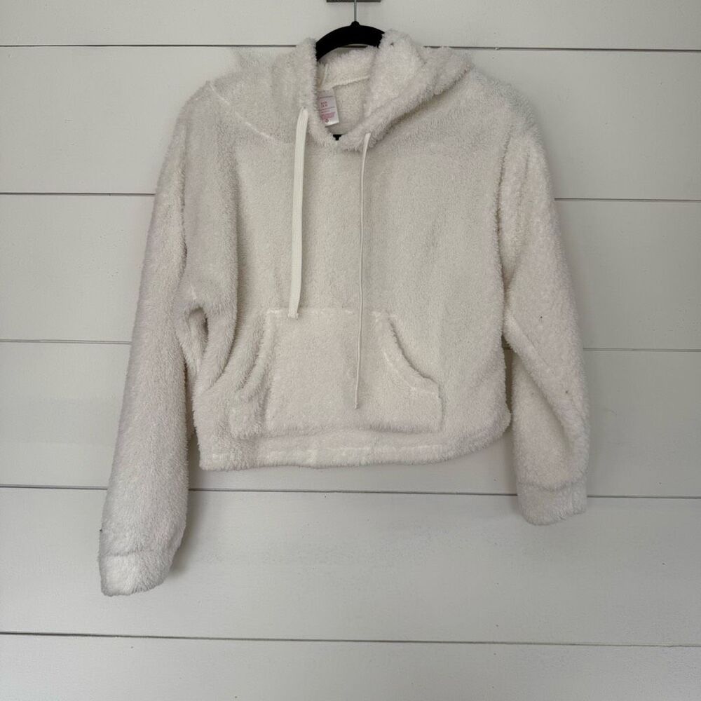 No Boundaries Women’s Small White Fuzzy Cropped Hoodie